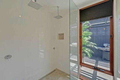 Amazing Unique Five-Star Waterfront Retreat - ACT Tourism 5