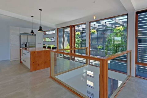 Amazing Unique Five-Star Waterfront Retreat - ACT Tourism 3