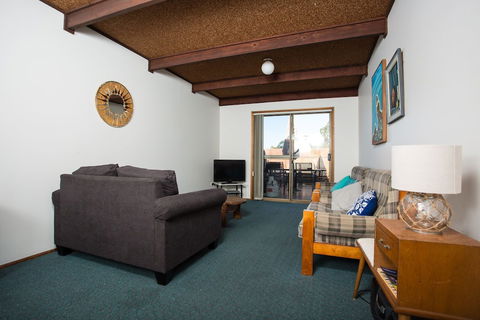 Fishermans Lodge - ACT Tourism 1