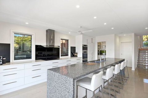 Ultimate Beach House - ACT Tourism 6