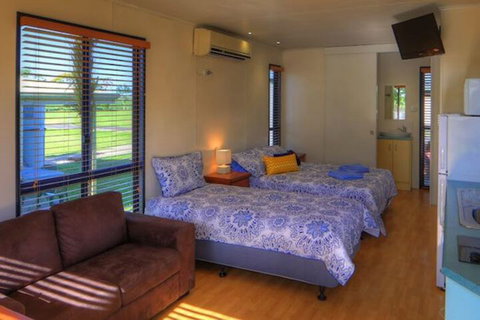 August Moon Caravan Park - ACT Tourism 7