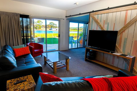 Ulverstone River Edge Apartments - ACT Tourism 5