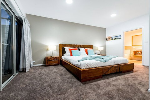 Ulverstone River Edge Apartments - ACT Tourism 3