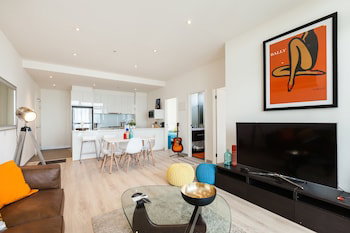 LENA, 2BDR Southbank Apartment - ACT Tourism 1