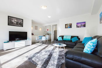 KAYLA, 2BDR Southbank Apartment - ACT Tourism 1
