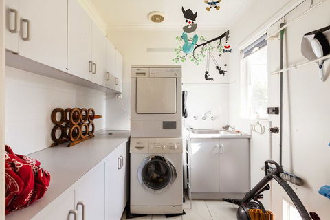KELLY, 3BDR Northcote House - ACT Tourism 2