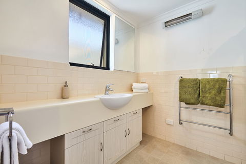 Fremantle Townhouse Unit 4 - ACT Tourism 5