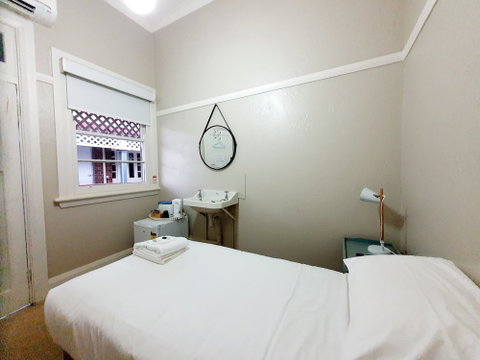 Royal Hotel West Wyalong - ACT Tourism 6