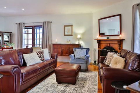 Parker Lodge Maldon - ACT Tourism 0
