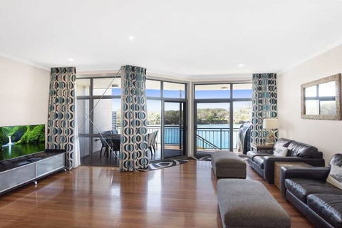 Absolute Creek Front Villa - ACT Tourism 2