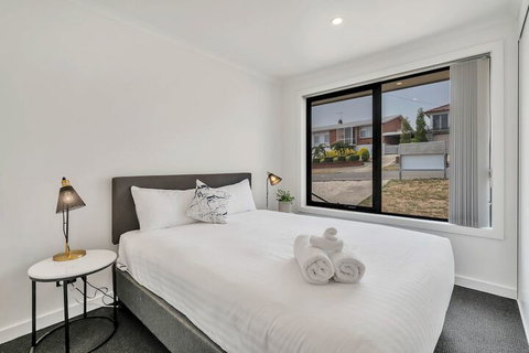 Youngtown Executive Apartments - ACT Tourism 6