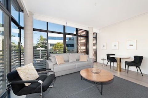 Uber Chic Newtown Designer Pad H392 - ACT Tourism 0
