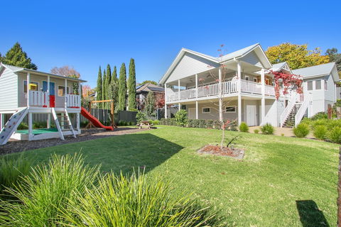 Autumn Home - Our Place At Bright - ACT Tourism 5