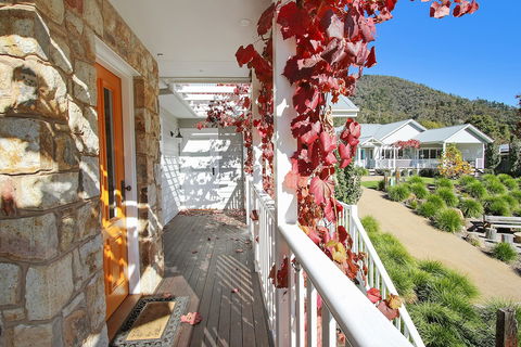 Autumn Home - Our Place At Bright - ACT Tourism 3