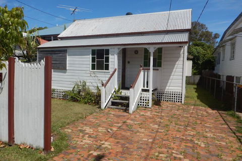 Charming, Private 3-Bedroom Cottage By The Bay - ACT Tourism 4