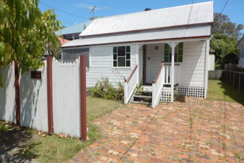 Charming, Private 3-Bedroom Cottage By The Bay - ACT Tourism 0