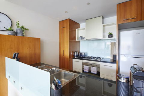 Apt Walking Distance To MCG & Epworth Hospital - ACT Tourism 7