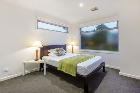 Aquawaters House By Barefoot Beach Stays - ACT Tourism 7