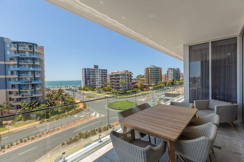 Astina Suites Forster - ACT Tourism 1