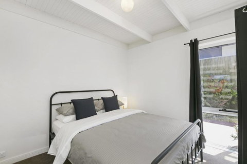 Mysa Anglesea Sleeps 7 WiFi Netflix Cafes Shops - ACT Tourism 2