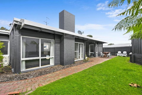 Mysa Anglesea Sleeps 7 WiFi Netflix Cafes Shops - ACT Tourism 6