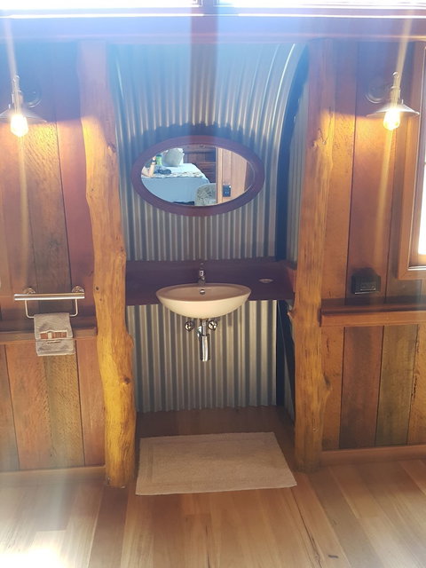 Mango Lodge At River Heads - ACT Tourism 5