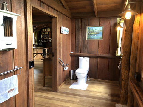 Mango Lodge At River Heads - ACT Tourism 7