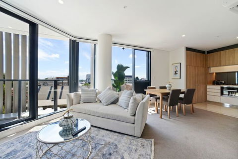 Modern Ultra Clean In The Heart Of Convenience - ACT Tourism 2