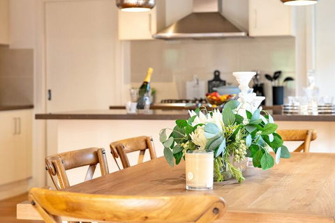 AUJOY 4 Bed Townhouse Glen Waverley - ACT Tourism 4