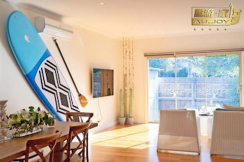 AUJOY 4 Bed Townhouse Glen Waverley - ACT Tourism 0
