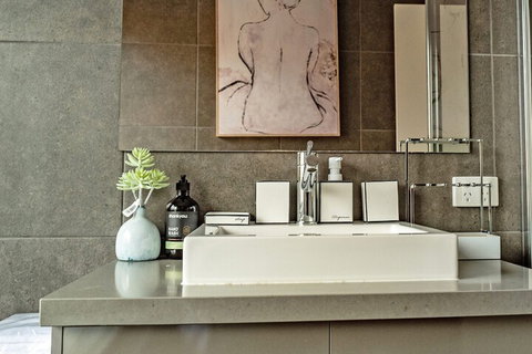 AUJOY 4 Bed Townhouse Glen Waverley - ACT Tourism 2