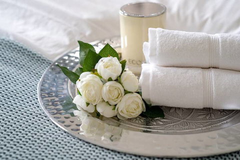 AUJOY 4 Bed Townhouse Glen Waverley - ACT Tourism 6