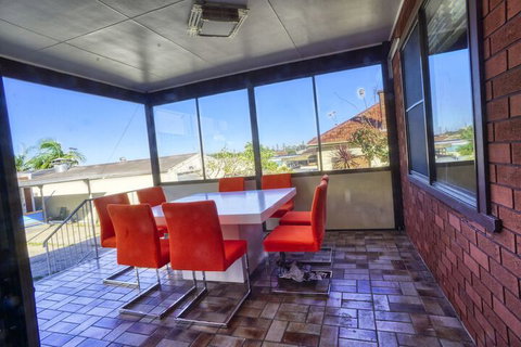Wollongong Train Station Holiday House - ACT Tourism 1