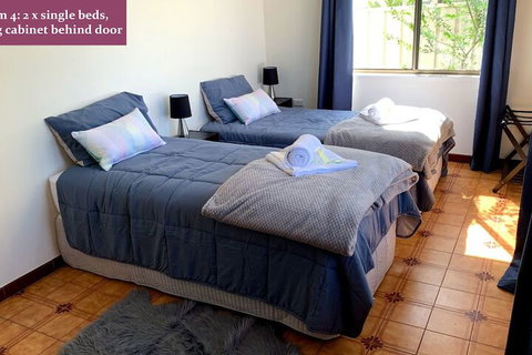 Wollongong Train Station Holiday House - ACT Tourism 4