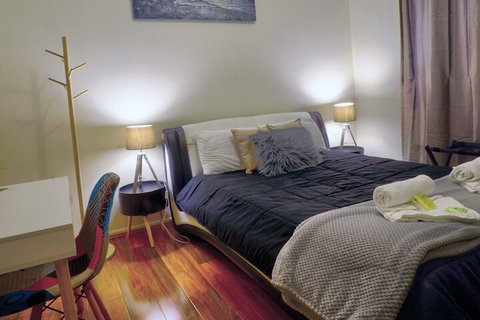Wollongong Train Station Holiday House - ACT Tourism 2