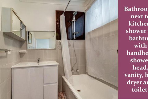 Wollongong Train Station Holiday House - ACT Tourism 7