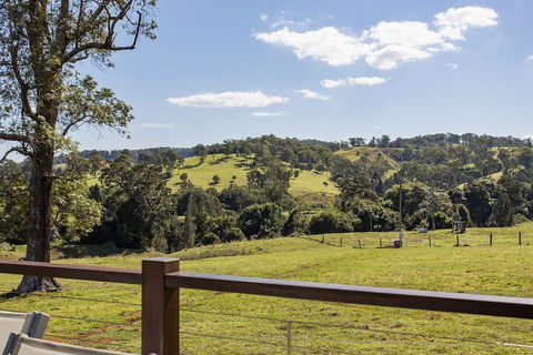 Valley Cabins By The Creek - ACT Tourism 7