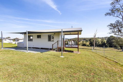Valley Cabins By The Creek - ACT Tourism 6