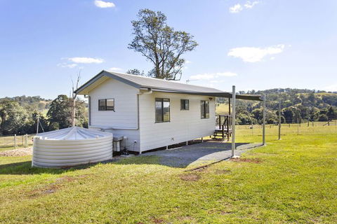 Valley Cabins By The Creek - ACT Tourism 5