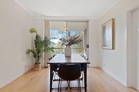 HomeHotel Luxury Close To Train Station - ACT Tourism 5