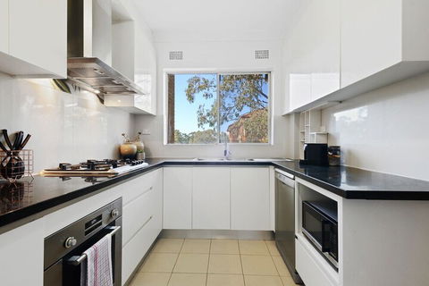 HomeHotel Luxury Close To Train Station - ACT Tourism 7