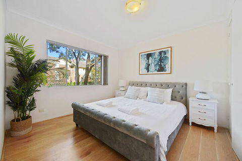 HomeHotel Luxury Close To Train Station - ACT Tourism 1