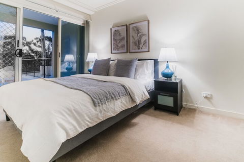 Absolute Riverfront One Bedroom Apartment - ACT Tourism 7