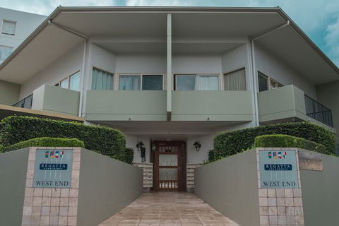 Absolute Riverfront One Bedroom Apartment - ACT Tourism 1