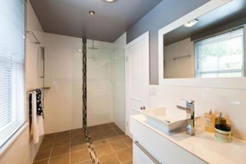 Spacious City 2 BR House Fit 6 PP - ACT Tourism 4