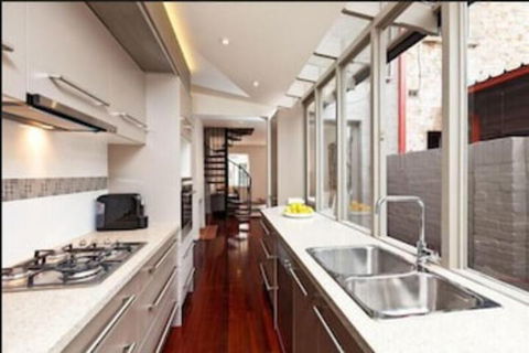 Spacious City 2 BR House Fit 6 PP - ACT Tourism 6