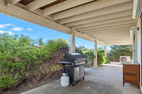 22 Broadbeach Drive - ACT Tourism 1