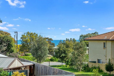 22 Broadbeach Drive - ACT Tourism 2