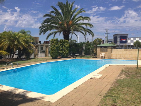 Platinum Motel - ACT Tourism 0