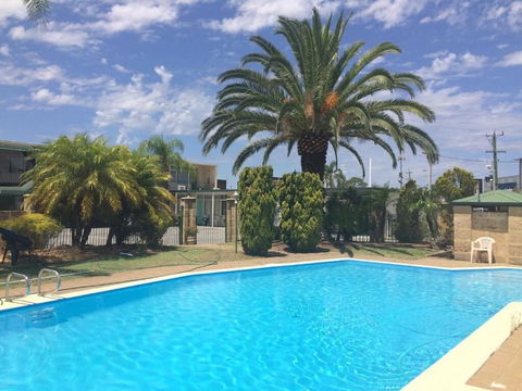 Platinum Motel - ACT Tourism 1